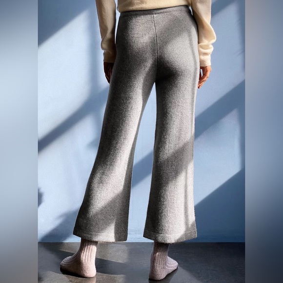 Aritzia The Group by Babaton Cashmere Luxe Cropped Pant - Picture 3 of 3